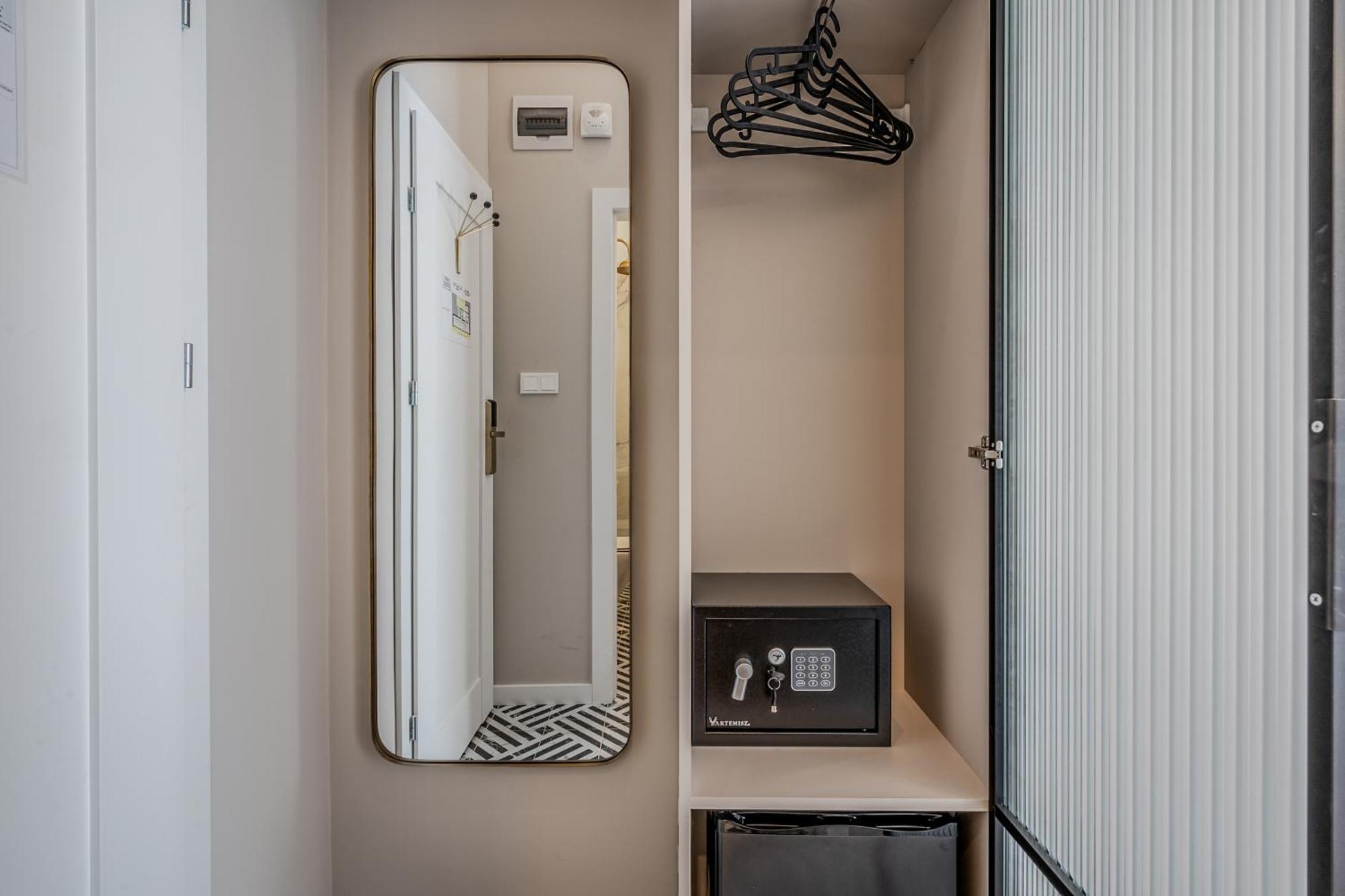 Timeless Boutique Suites By Bqa Budapeste Exterior foto